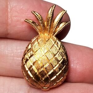 Vtg Crown Trifari Signed Mini 1" Pineapple Gold Tone Textured Scatter Pin Brooch